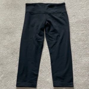 Lululemon capri pant size 6 black